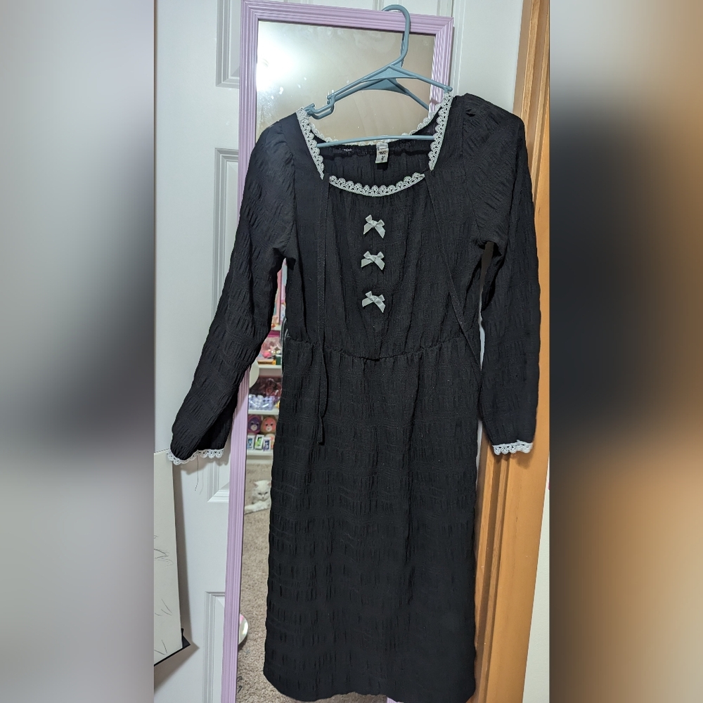 Lolita BLACK DRESS White Bow Tie Lace Accents A-line Long Size S